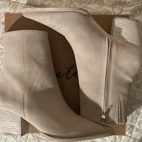 ❌️SOLD❌️Matisse Caty Boots Ecru Suede Block Heel Western Inside Zipper NIB - Picture 8 of 14